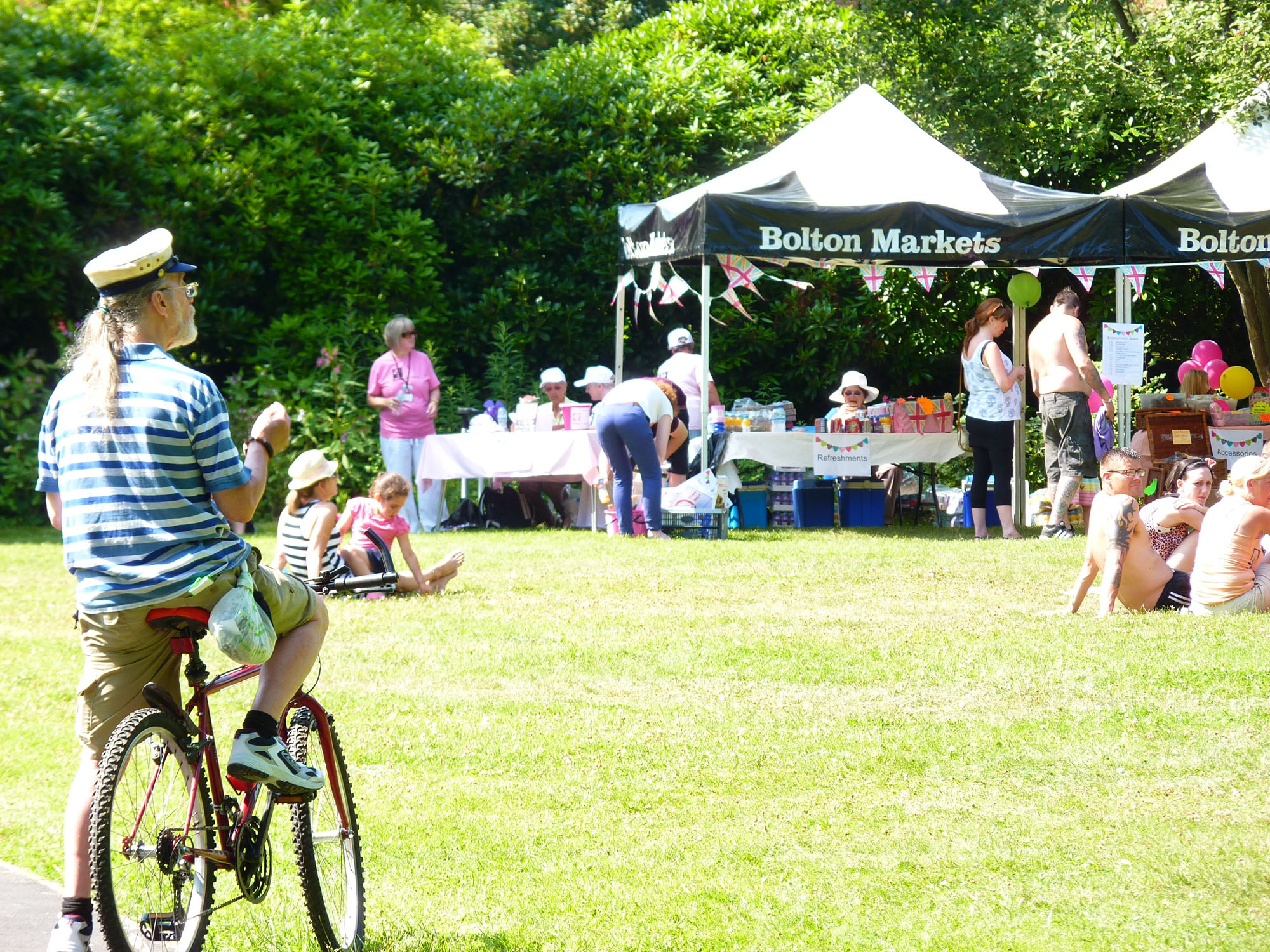 queens-park-bolton-in-the-summer1