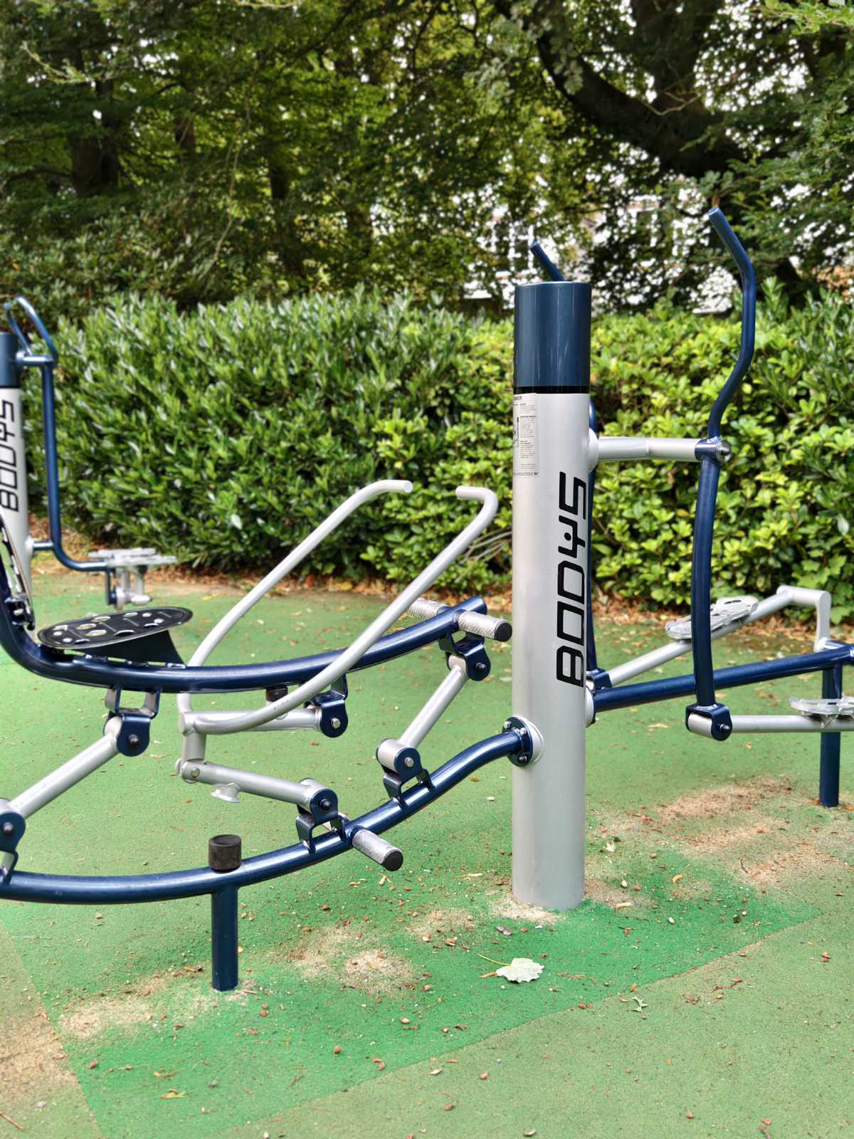queens-park-bolton-outdoor-gym-3